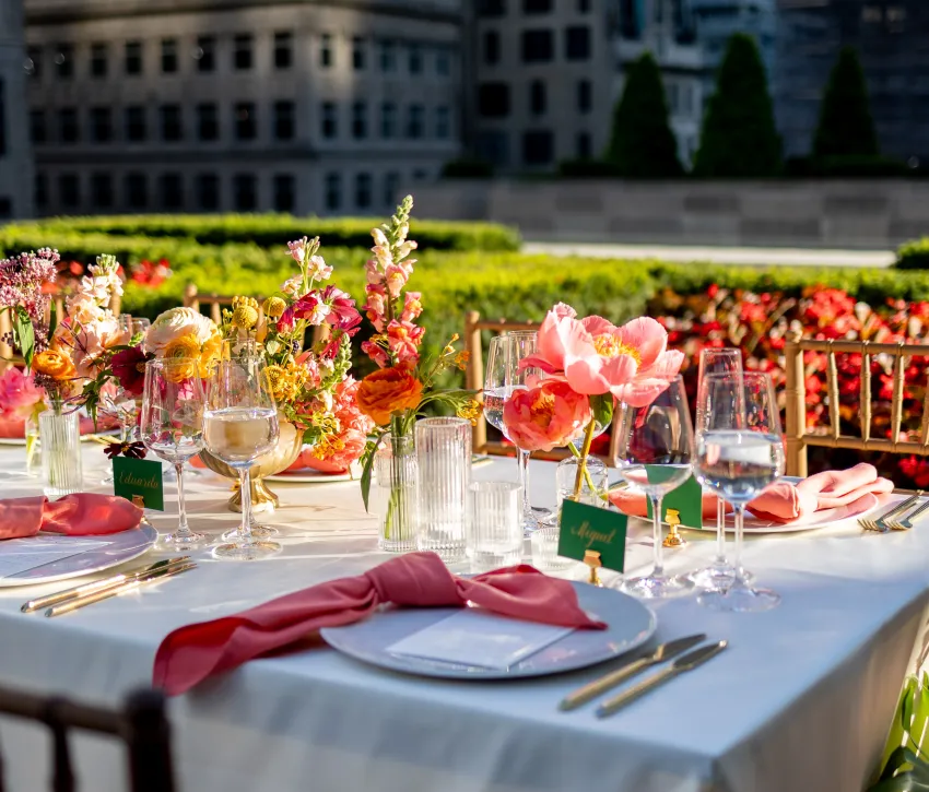 Loft & Garden Wedding Table Setting Flowers