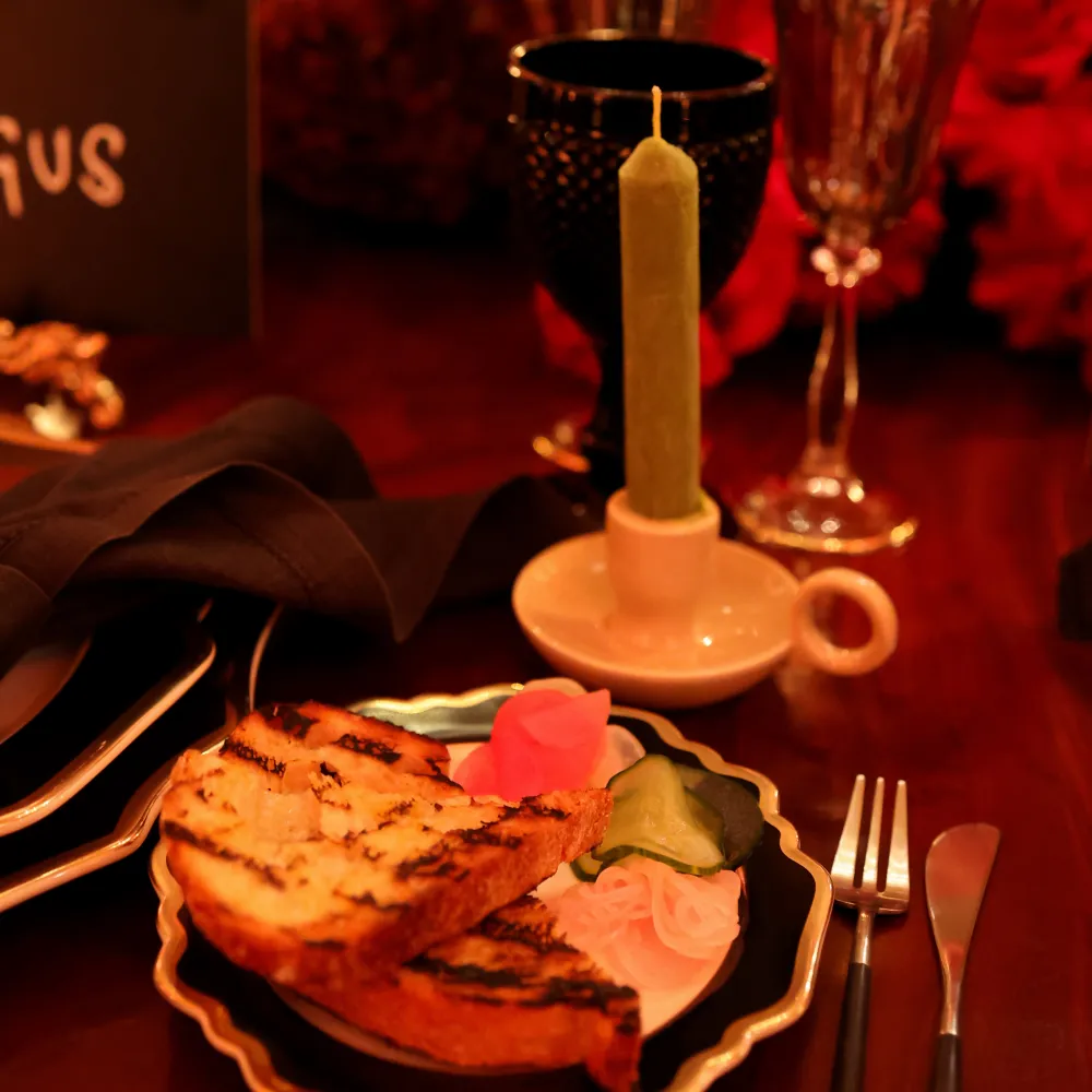 11_Traitors Themed Event Evening Syon Park House Sharkey George Beef Fat Candle Sourdough Bread 044A1744.jpg