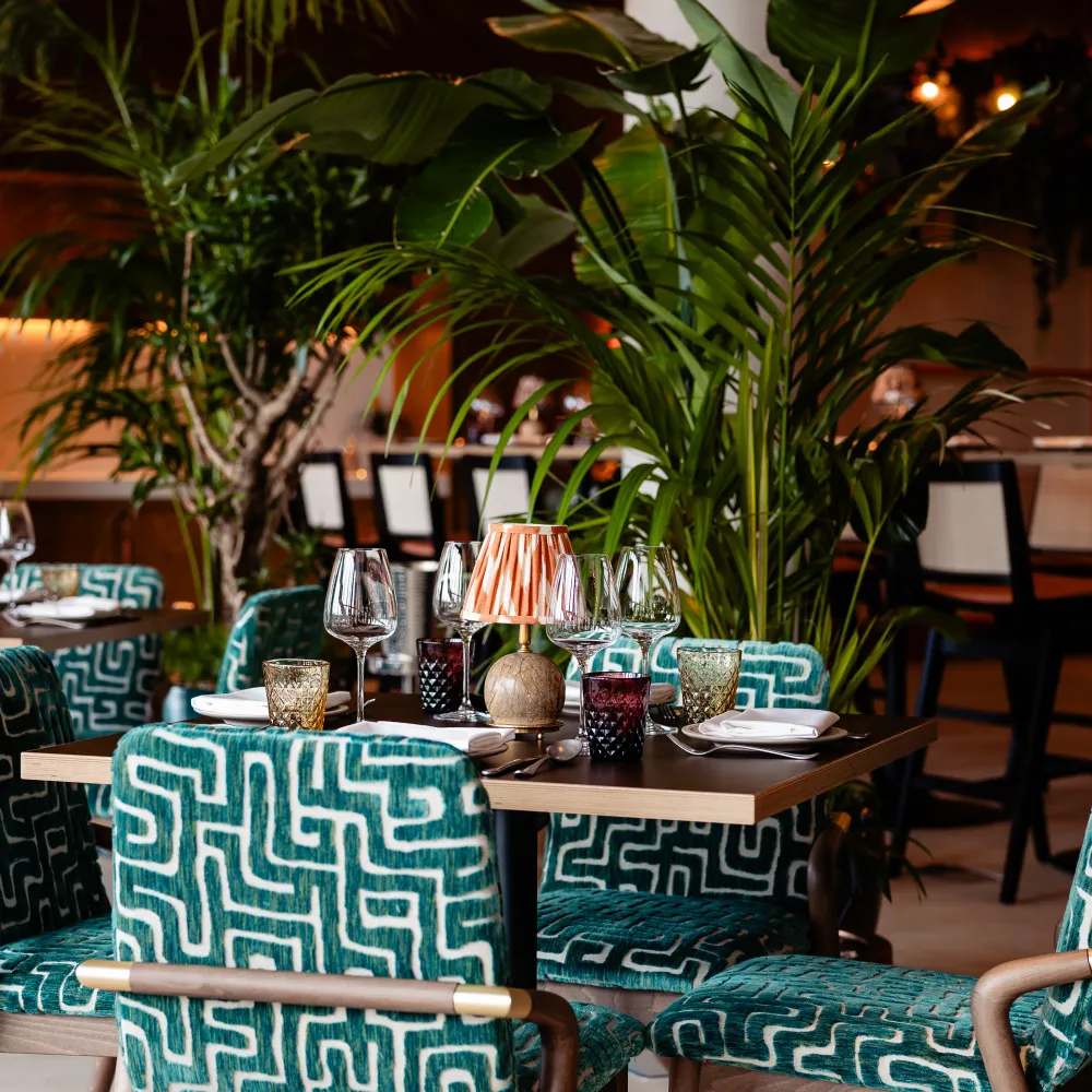Dining area inside Elemente Hamburg