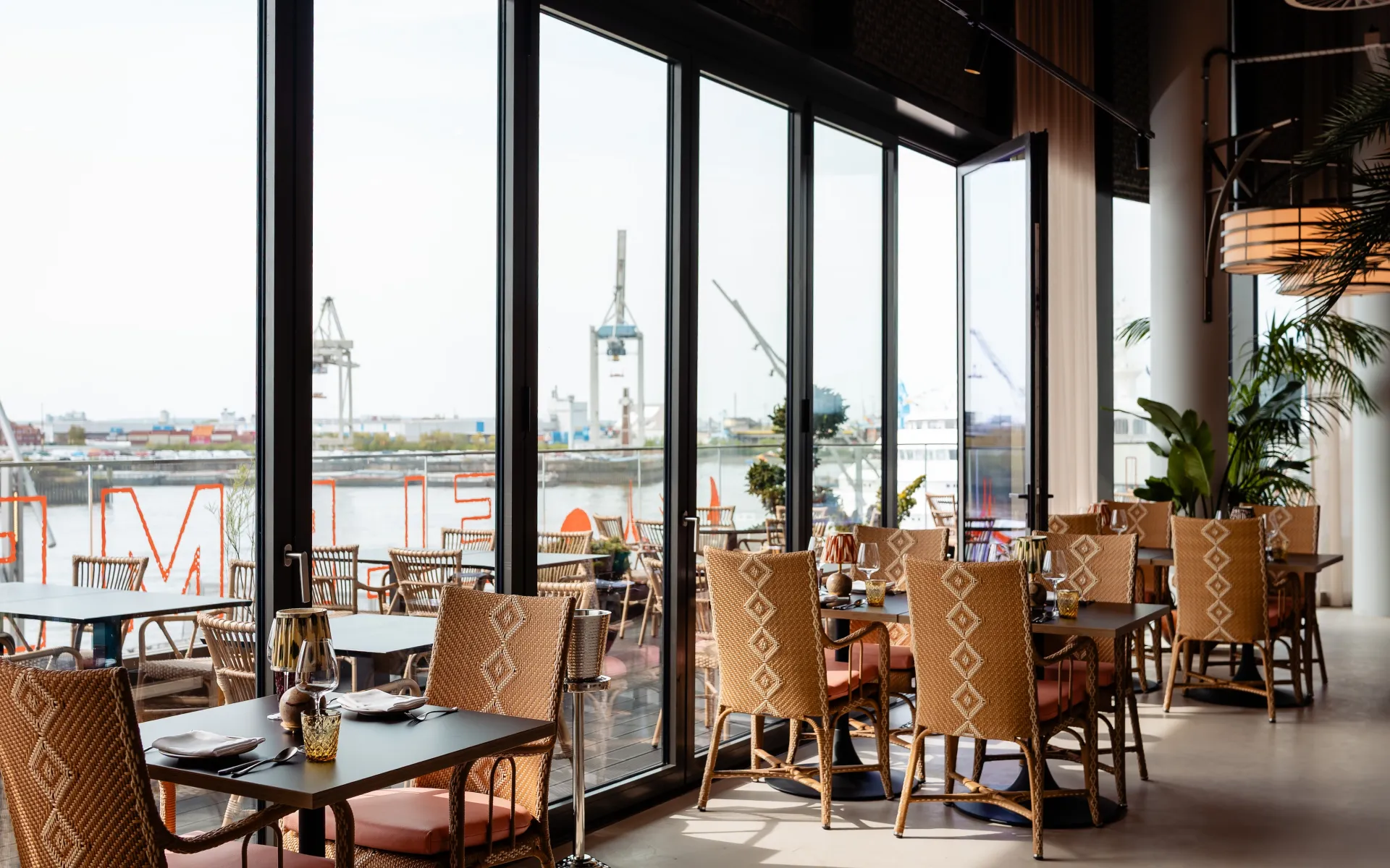 Dining area inside Elemente Hamburg