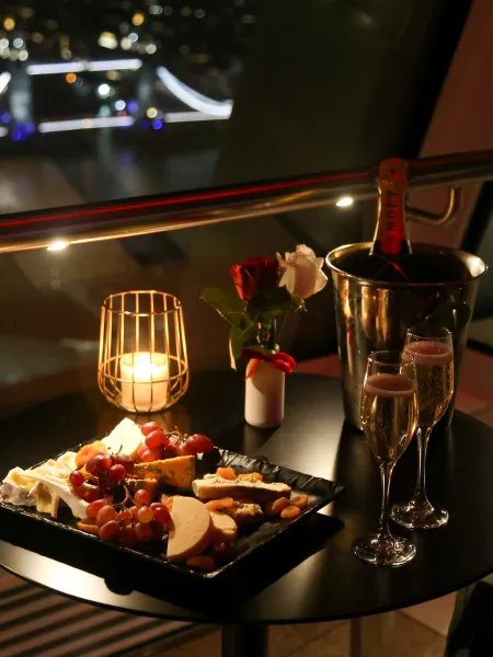 Sky Pod Bar